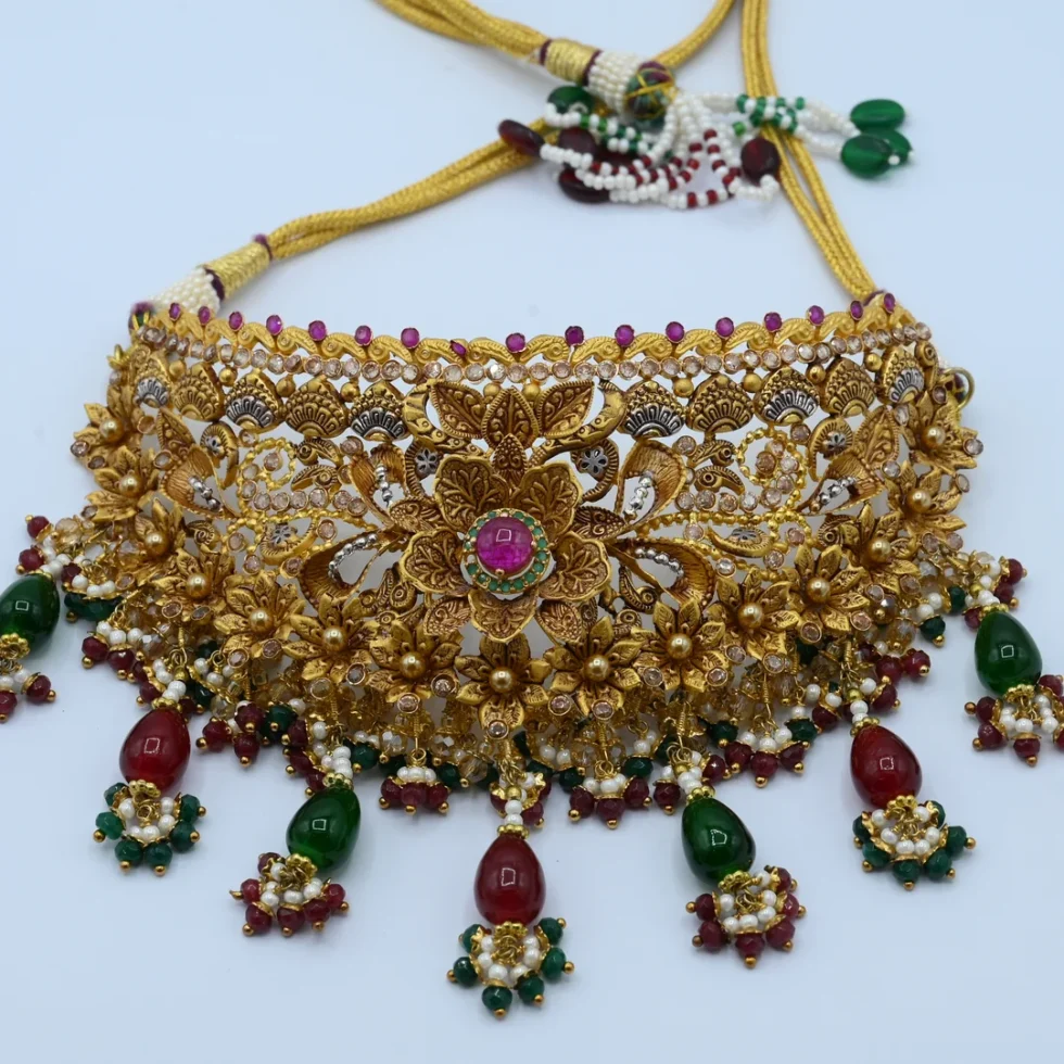 Heavy Choker with Green/Red Drops