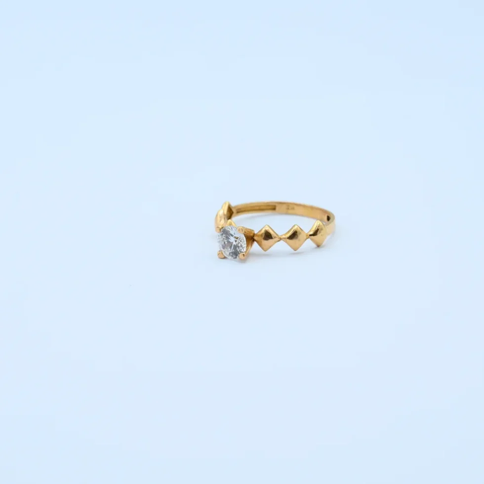 Gold Solitaire Stone Zigzag Band Ring