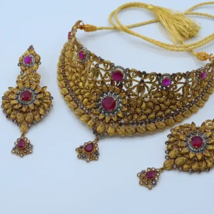 Gold Leaf Pattern Choker Set