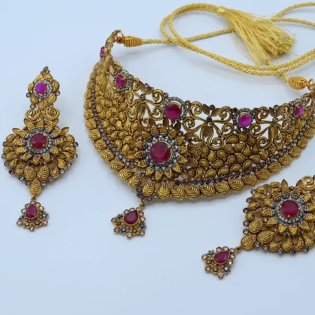 Gold Leaf Pattern Choker Set