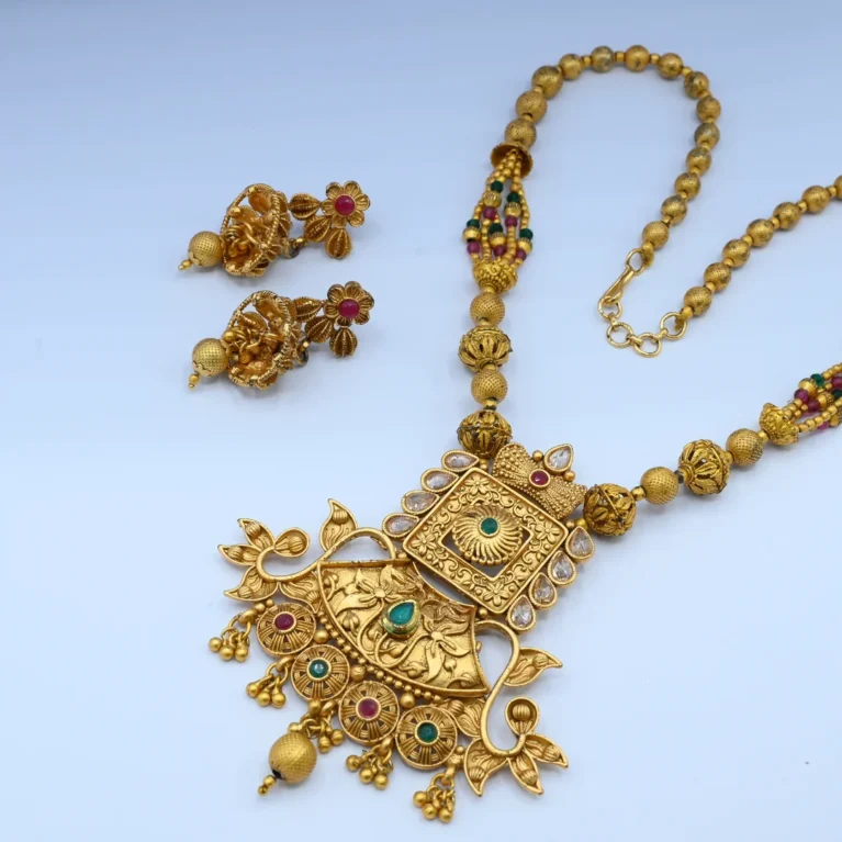 Gold Maroon Antique Pendant Bridal Set