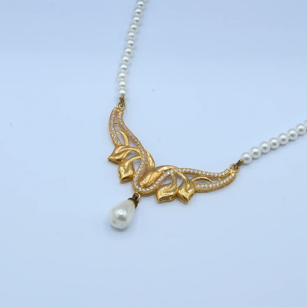 Gold Pearl Leaf Design Locket Set