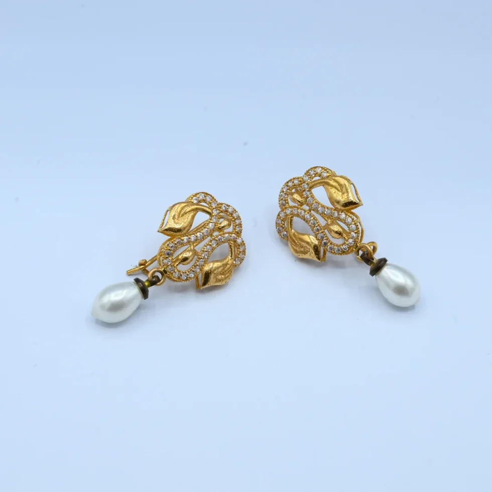 Gold Pearl Leaf Design Locket Set